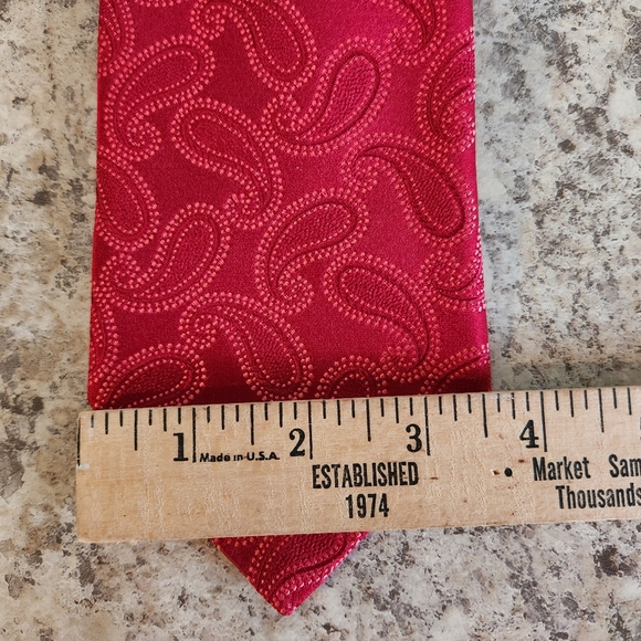 Ted Baker London 100% Imported Silk red paisley tie - Picture 2 of 6